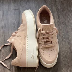 Pink Nike AF-1’s